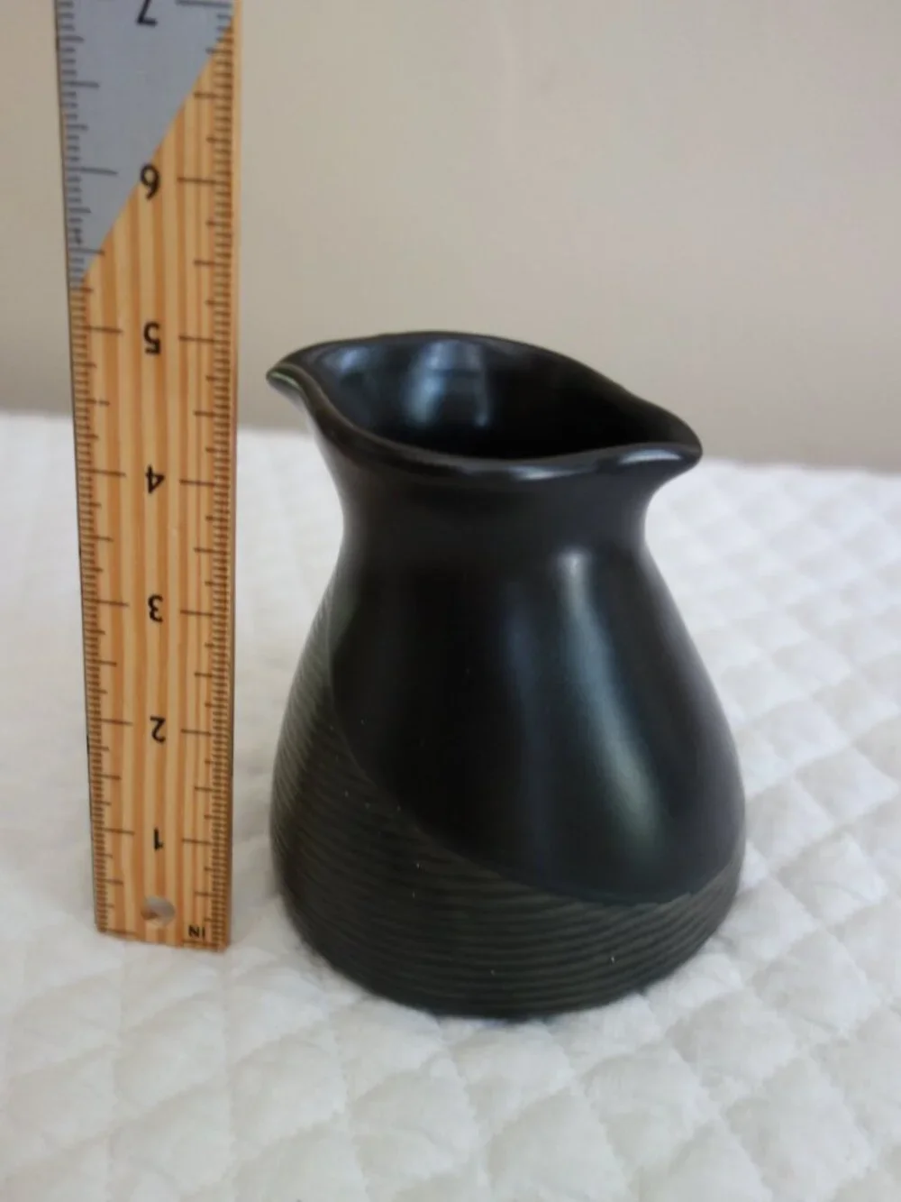 PFALTZGRAFF Night Surf Matte Black / Ribbed Creamer